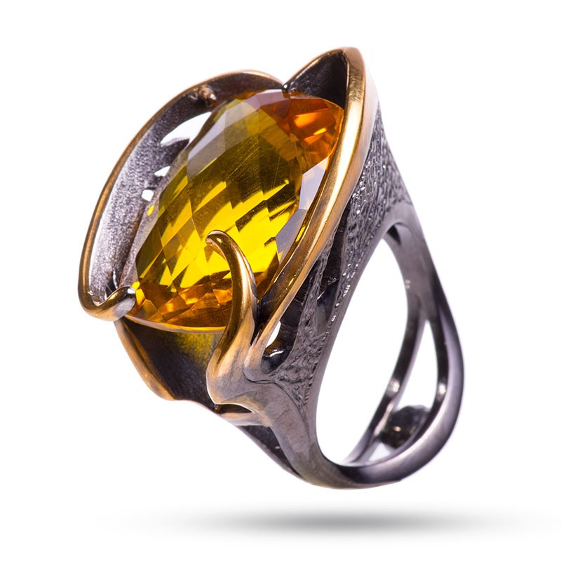 Авторское кольцо с натуральным камнем «Экстаз» Бренд Denisov & Gems, из коллекции «Vida Maestro». Драгоценный камень цитрин Оправа серебро, покрытие черный родий, золочение Вес: 15,60 г Авторское кольцо с натуральным камнем «Экстаз» Бренд Denisov & Gems, из коллекции «Vida Maestro». Драгоценный камень цитрин Оправа серебро, покрытие черный родий, золочение Вес: 15,60 г